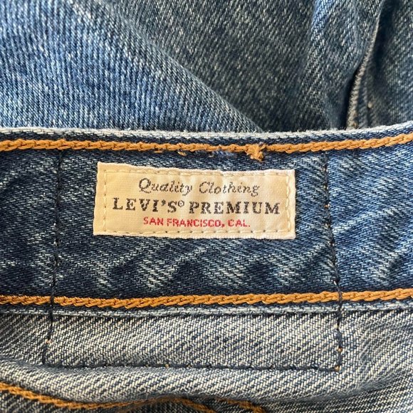 Levi’s Ribcage Pleated Denim Shorts - Picture 7 of 8